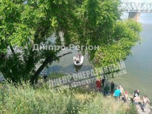 Спроба самогубства на Самарському мосту: у Дніпрі з води дістали дівчину
