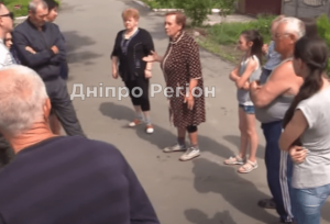 На Дніпропетровщині 13-річний хлопець залякав усю вулицю: вбиває тварин та знущається над дітьми (ВІДЕО)