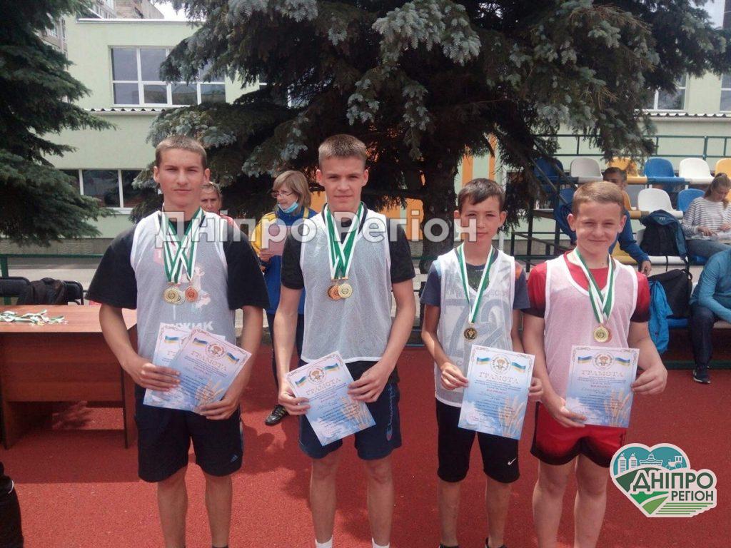 Легкоатлети Петропавлівки вибороли першість у фінальних обласних змагань Дніпропетровщини (ФОТО) Легкоатлети Петропавлівки вибороли першість у фінальних обласних змагань Дніпропетровщини (ФОТО)