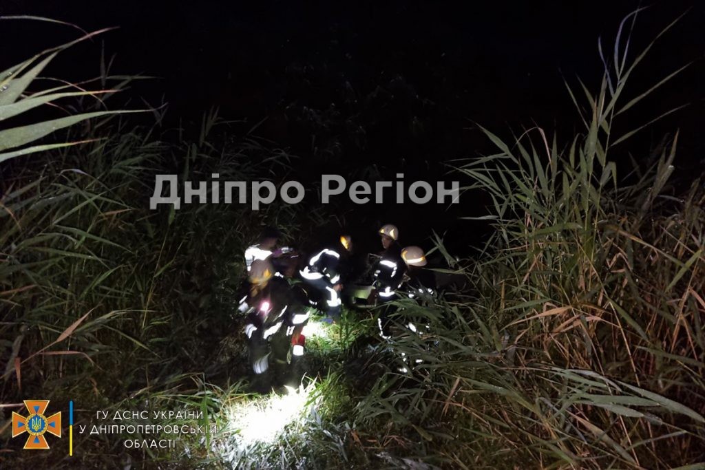 На Дніпропетрощині автомобіль з’їхав у кювет та потрапив у водойму (ФОТО)