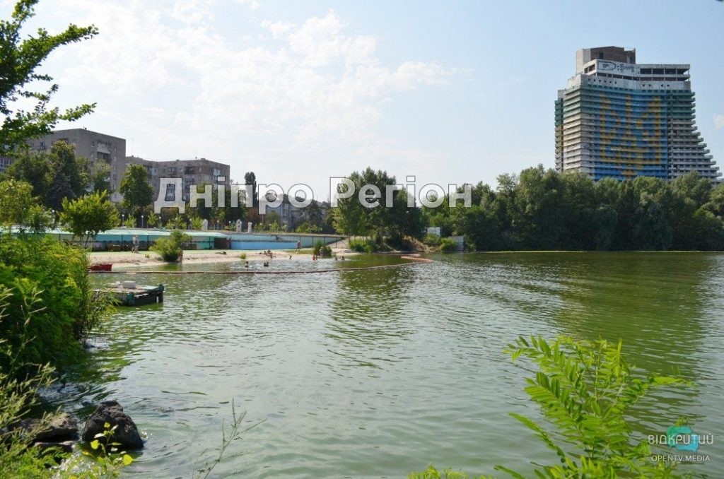Сьогодні у Дніпрі відкривають новий пляж біля готелю Парус Сьогодні у Дніпрі відкривають новий пляж: вартість відпочинку