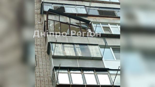 На Дніпропетровщині нічна буря зірвала балкон (ФОТО)