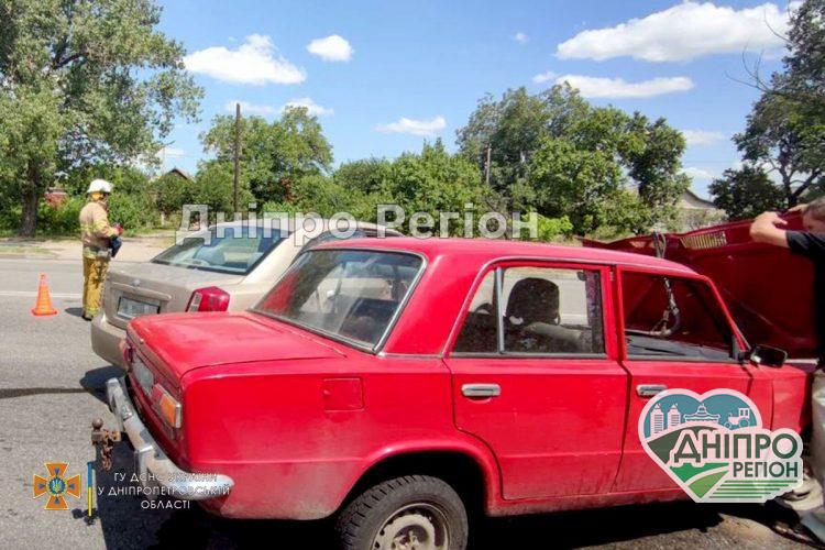 У Нікополі сталася ДТП: рятувальники допомогли ліквідувати наслідки (ВІДЕО)
