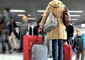 Під Дніпром молода сім’я безкоштовно відвезла людей на вокзал, які запізнювались на потяг