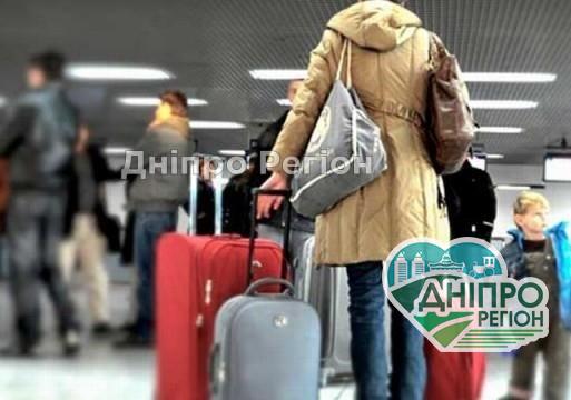 Не взяли грошей і побажали удачі: під Дніпром молода сім'я безкоштовно відвезла на вокзал