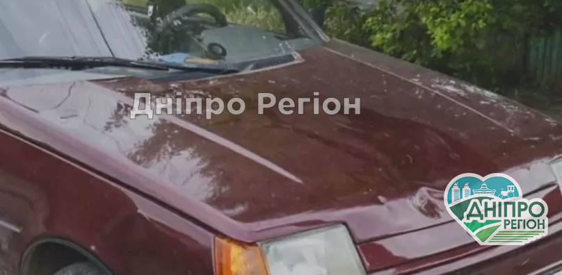 У Дніпрі водій тричі переїхав пішохідку та втік У Дніпрі водій тричі переїхав пішохідку та втік