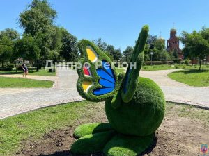У парку гірників на Дніпропетровщині з’явилася топіарна скульптура (ФОТО)