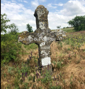 На Дніпропетровщині занепадає козацький цвинтар, де похований отаман (ФОТО)