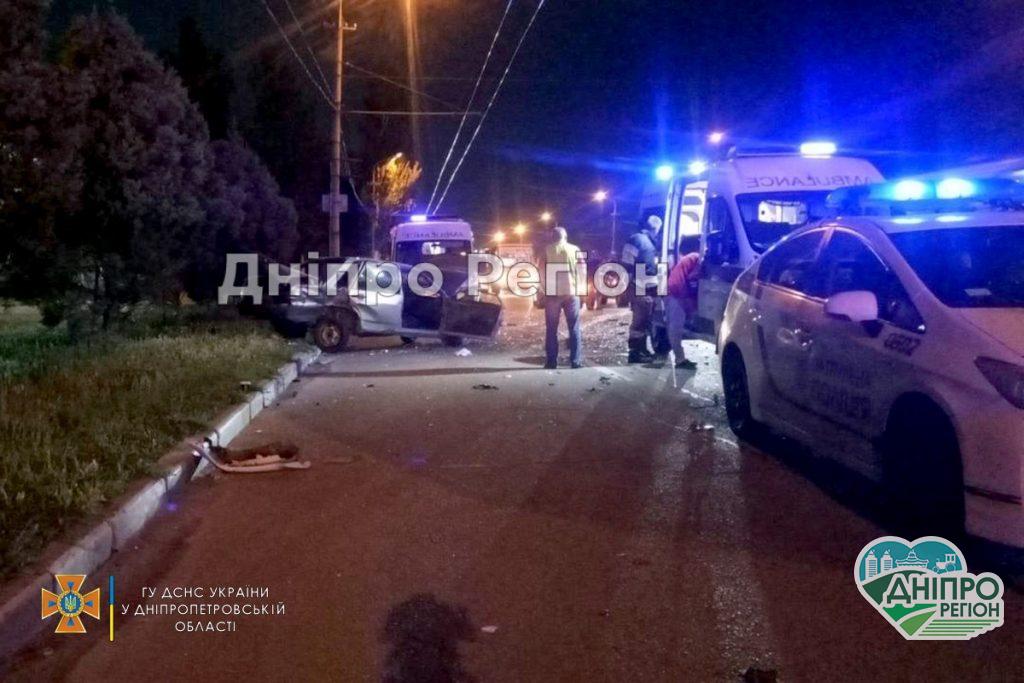 У Дніпрі на Набережній перемоги сталася серйозна аварія (ФОТО)