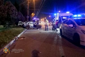 У Дніпрі на Набережній перемоги сталася серйозна аварія (ФОТО)