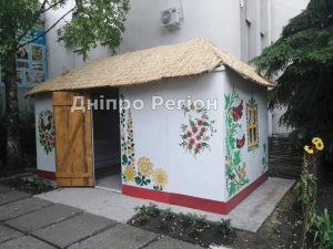 На Магдалинівщині завершується робота над створенням фотозони Українська садиба (ФОТО)