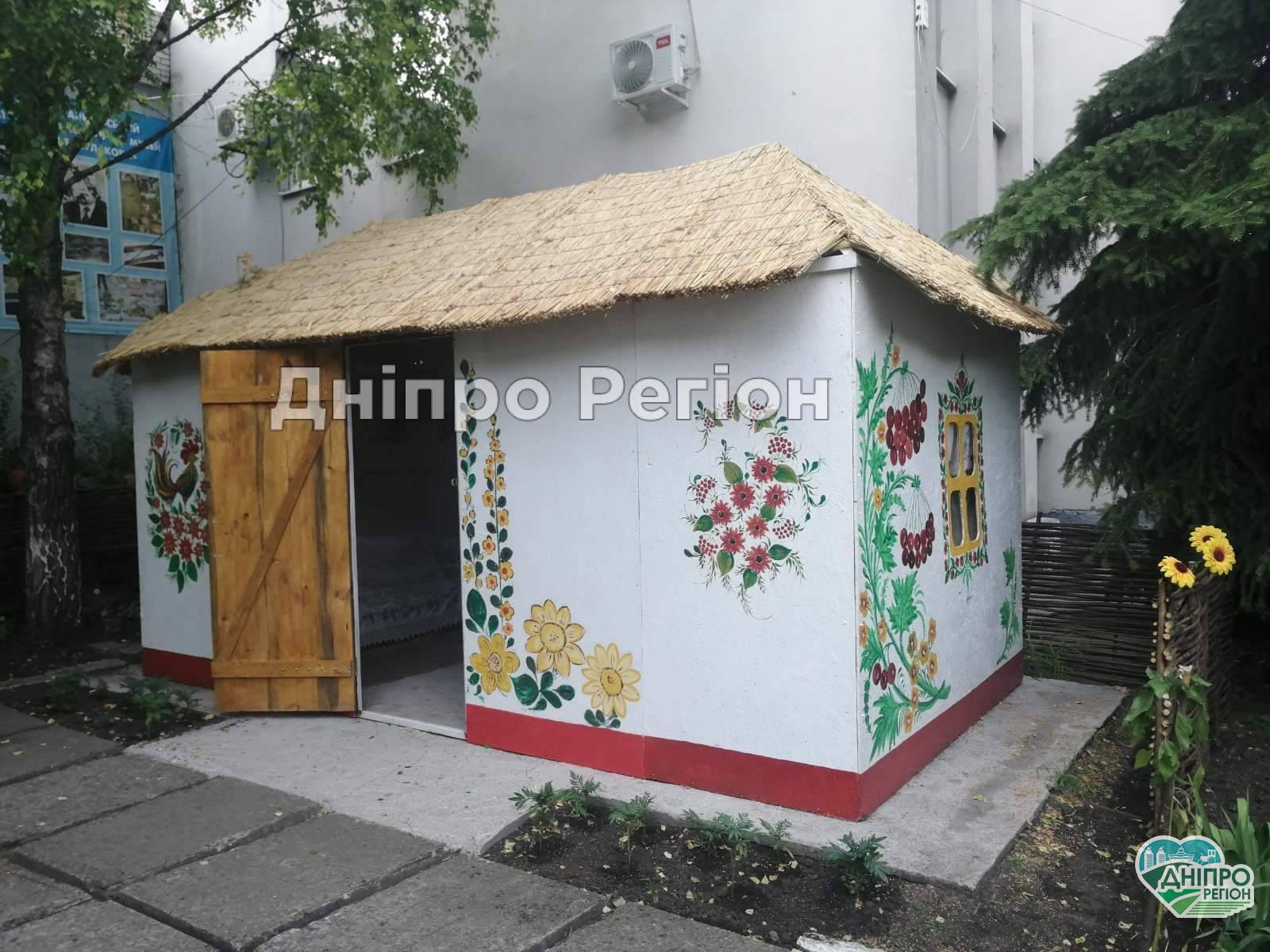 На Магдалинівщині завершується робота над створенням фотозони Українська садиба (ФОТО)