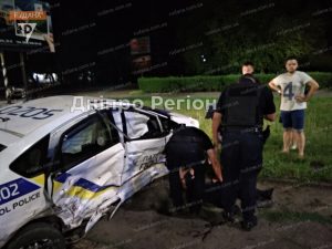 Машини розсипались по запчастинах: на Дніпропетровщині вночі сталася потрійна аварія (ФОТО)
