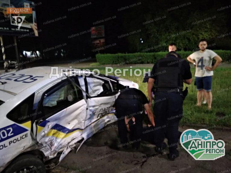 Машини розсипались на дорозі: на Дніпропетровщині стала відома причина ДТП за участю поліцейських