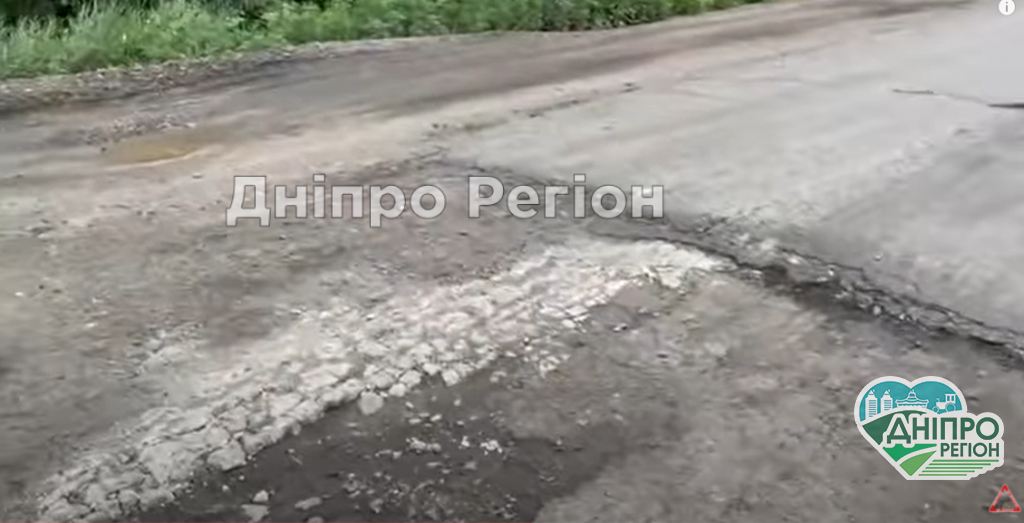Пробили дно: на Дніпропетровщині показали найжахливішу дорогу (ВІДЕО) Пробили дно: на Дніпропетровщині показали, який вигляд має найжахливіша дорога (ВІДЕО)