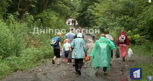 У Дніпрі дорога від залізничної станції на ж/м Тополя зруйнована вщент (ВІДЕО)