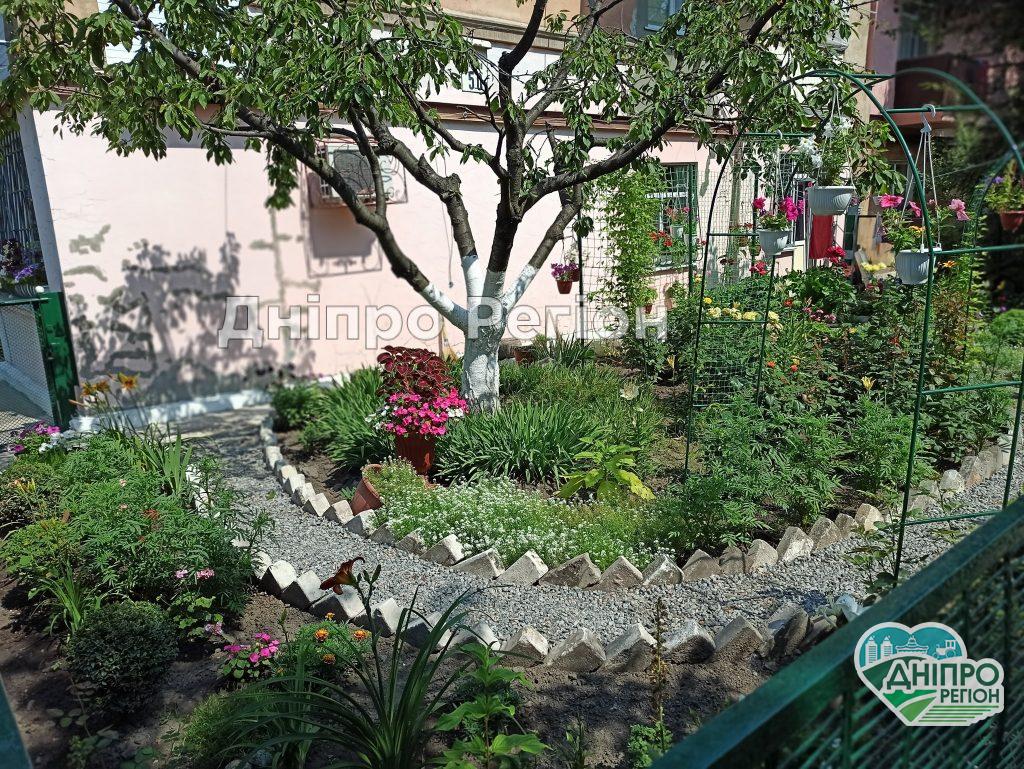 У Дніпрі на вулиці Караваєва мешканці створили зону релаксу (ФОТО) У Дніпрі на вулиці Караваєва мешканці створили зону релаксу (ФОТО)