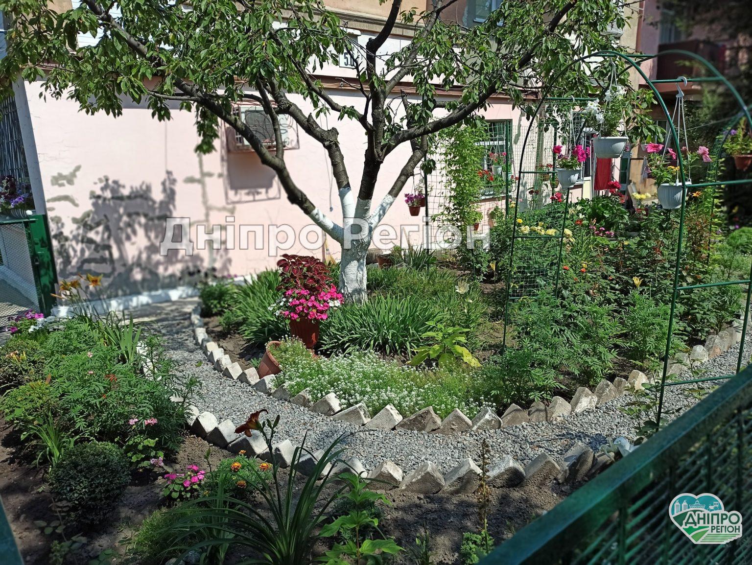 У Дніпрі на вулиці Караваєва мешканці створили зону релаксу (ФОТО) У Дніпрі на вулиці Караваєва мешканці створили зону релаксу (ФОТО)