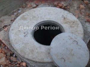 У Дніпрі в колодязі знайшли труп жінки з численними переломами та гематомами