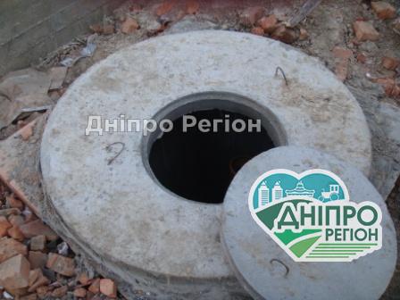 У Дніпрі в колодязі знайшли труп жінки з численними переломами та гематомами