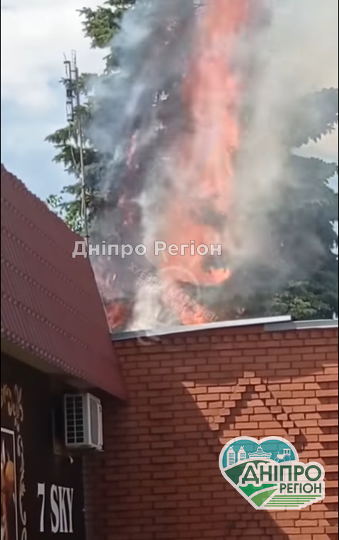 Чорний дим на все місто: на Дніпропетровщині сталася пожежа біля залізничного вокзалу (ВІДЕО) Чорний дим на все місто: на Дніпропетровщині сталася пожежа біля залізничного вокзалу (ВІДЕО)