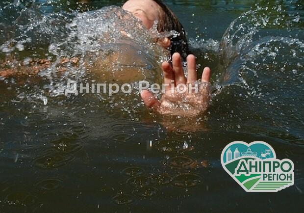 Заплуталась у водоростях: на Дніпропетровщині потонула 11-річна дівчина На Дніпропетровщині потонула 11-річна дівчина, нирнула та заплуталась у водоростях