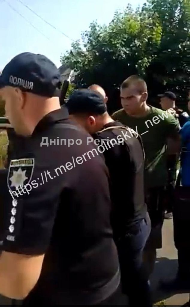 На Дніпропетровщині затримали Івана Євсейчева, який вбив працівника психлікарні (ВІДЕО) На Дніпропетровщині затримали Івана Євсейчева, який вбив працівника психлікарні (ВІДЕО)