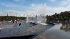 Дитина смертельно травмувалася: у Дніпрі 4-річний хлопчик впав у фонтан в сквері Прибережний