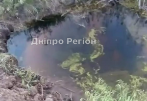 На Дніпропетровщині питна вода тоннами тече із дірявих труб прямо у землю (ВІДЕО)