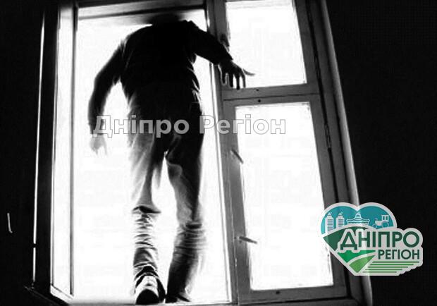 На Дніпропетровщині хворий на коронавірус пацієнт вистрибнув із вікна лікарні На Дніпропетровщині хворий на коронавірус пацієнт вистрибнув із вікна лікарні