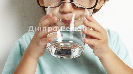 На 2 дні мешканцям Дніпропетровщини заборонили брати воду з-під крану для пиття і приготування їжі