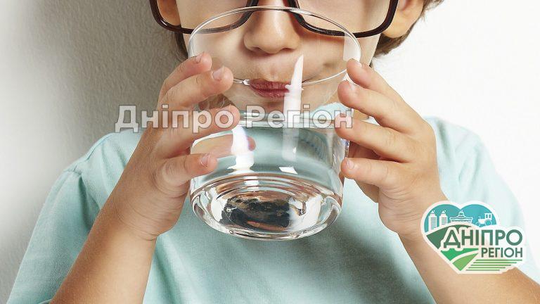 На 2 дні мешканцям Дніпропетровщини заборонили брати воду з-під крану для пиття і приготування їжі