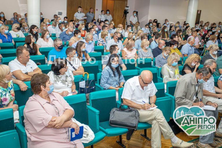 Фермерам та представникам громад Дніпропетровщини відповіли на головні питання про ринок землі