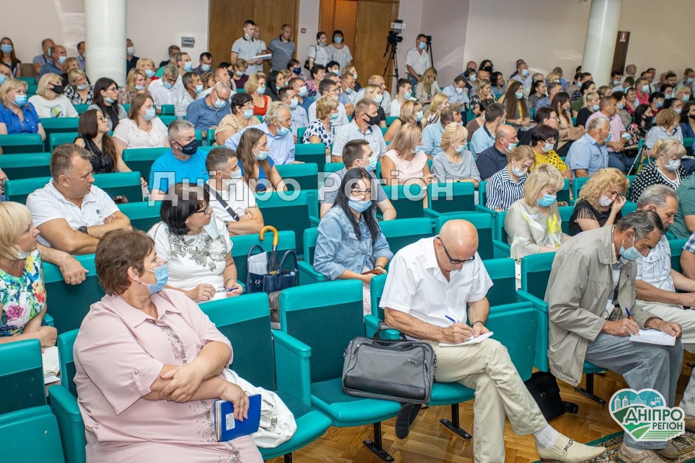 Фермерам та представникам громад Дніпропетровщини відповіли на головні питання про ринок землі