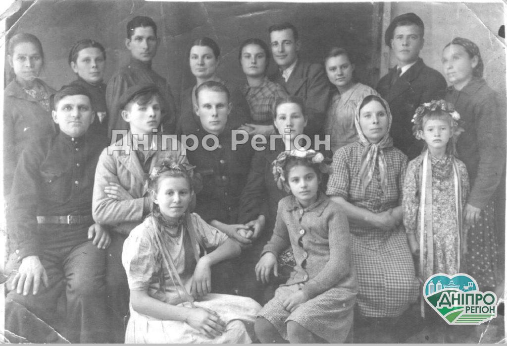 У Дніпрі розповіли, як 70 років тому гуляли на весіллі (ФОТО) Як у Таромському в Дніпрі 70 років тому гуляли весілля (ФОТО)