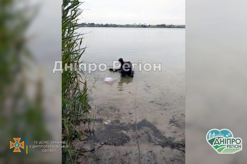 Тіло виявили на глибині 4-х метрів: на Блакитному озері потонула жінка із Дніпра (ФОТО) Тіло жінки виявили на глибині 4-х метрів: на Блакитному озері потонула жінка (ФОТО)