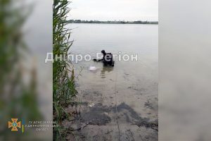 Тіло виявили на глибині 4-х метрів: на Блакитному озері потонула жінка із Дніпра (ФОТО)