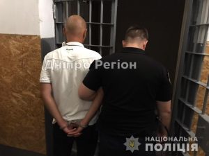 У Дніпрі цей чоловік зірвав із шиї жінки золотий ланцюжок (ФОТО)