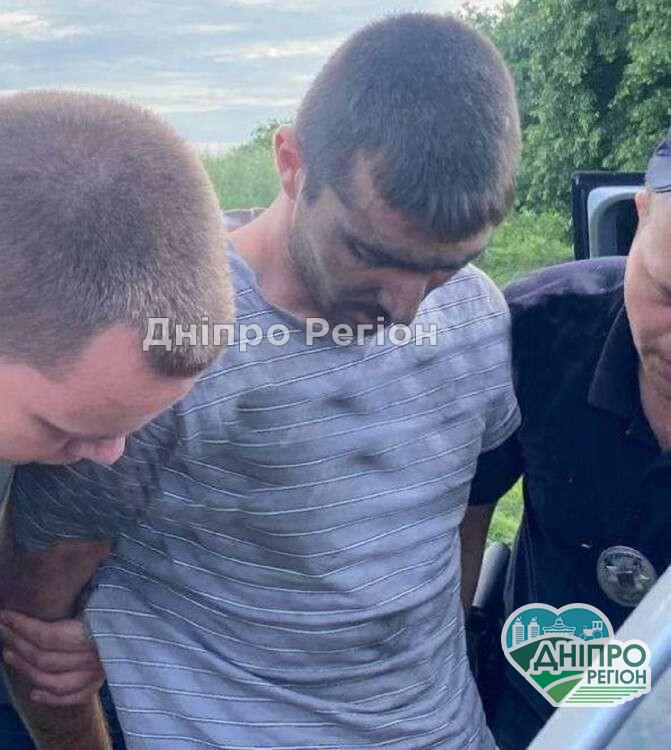 На Дніпропетровщині затримали чоловіка, який перерізав горло 2-річному пасинку (ФОТО) На Дніпропетровщині затримали чоловіка, який перерізав горло 2-річному пасинку (ФОТО)