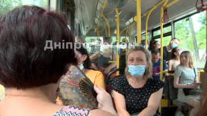 У Дніпрі в маршрутках люди втрачають свідомість (ВІДЕО)