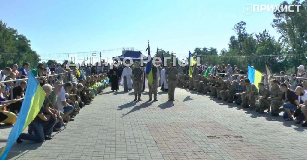 У Нікополі провели в останній путь бійця ЗСУ, який загинув в зоні бойових дій (ВІДЕО)