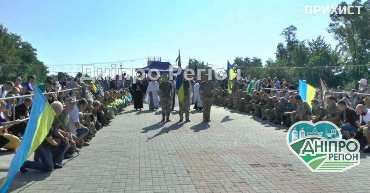 У Нікополі провели в останній путь бійця ЗСУ, який загинув в зоні бойових дій (ВІДЕО)