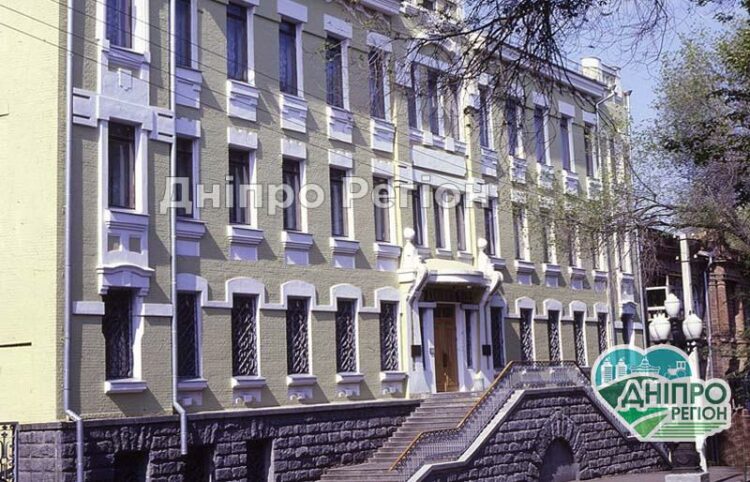 Тільки що Дніпропетровський обласний художній музей перестав бути обласним У Музеї історії Дніпра з′явився новий стародавній предмет: фото