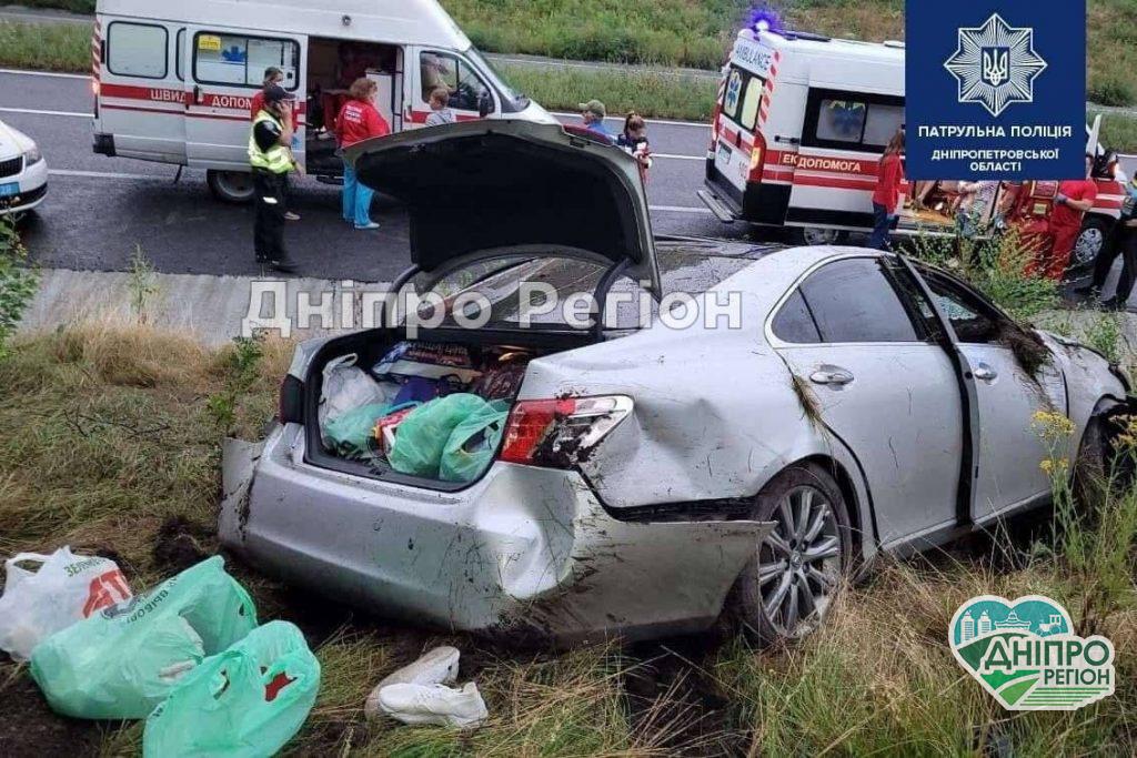 Женщина заснула за рулем: под Днепром 6 человек попали в ДТП, пассажиры попали в больницу Женщина заснула за рулем: под Днепром 6 человек попали в ДТП, пассажиры попали в больницу