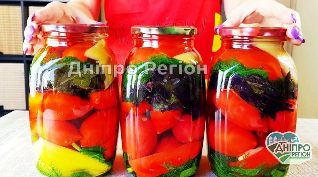 Помидоры съедаются, а маринад выпивается. Помидоры с базиликом и хреном на зиму Консервуємо помідори на зиму: найпростіший рецепт