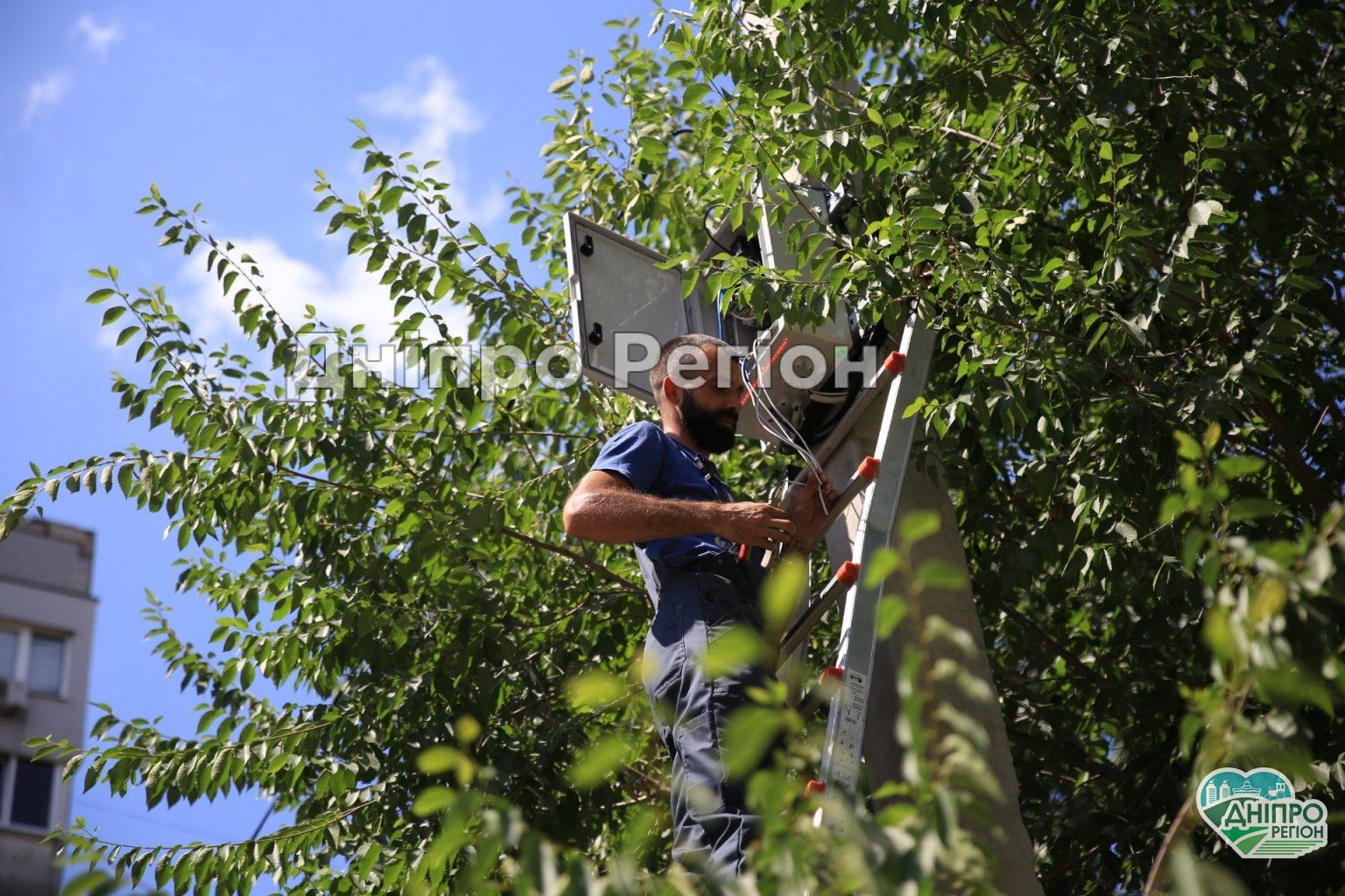 У Дніпрі у дворах багатоповерхівок встановлюють камери відеоспостереження (Адреса) У Дніпрі у дворах багатоповерхівок встановлюють камери відеоспостереження (Адреса)