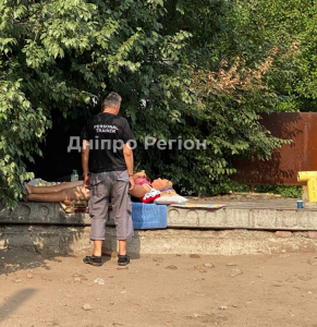 В Днепре диспетчер маршруток оригинально отдыхает на работе (ФОТО)