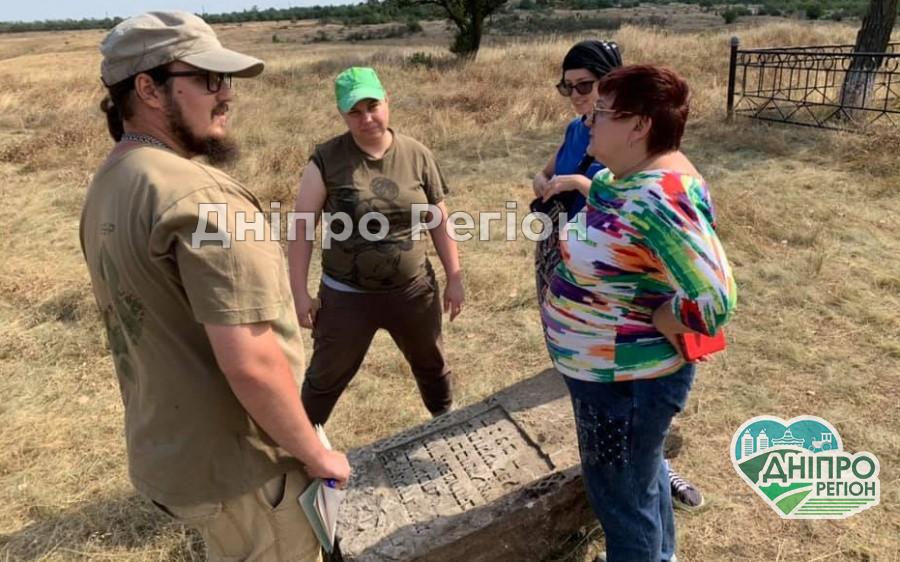 На Днепропетровщине ведут активные работы по спасению еврейского кладбища 19-го века На Днепропетровщине ведут активные работы по спасению еврейского кладбища 19-го века