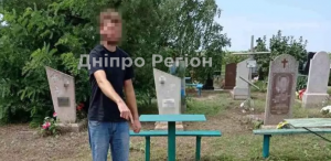 Поліція затримала чоловіка, який на Дніпропетровщині розкрадав могили