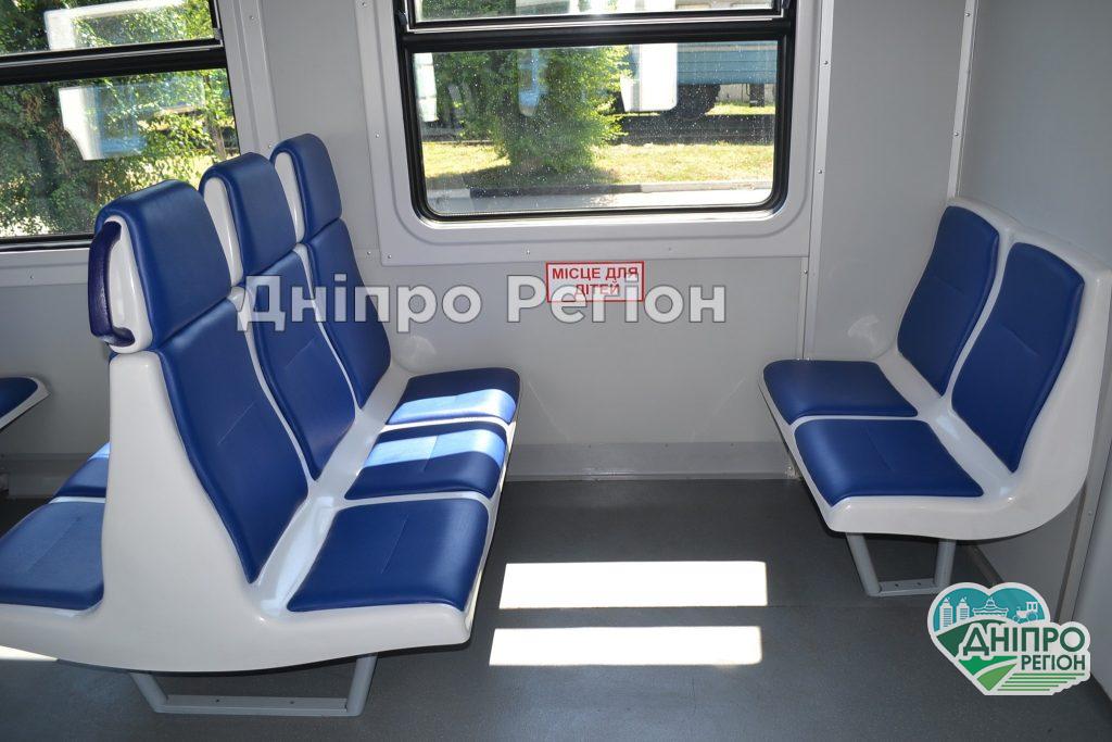 З туалетом і м’якими сидіннями: на Дніпропетровщині ходитиме сучасна електричка